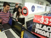 
	IT-ul, printre domeniile in care angajatorii nu prea mai gasesc candidati, seful celui mai mare retailer online local spune ca Black Friday nu-i aduce niciodata profit, iar Grecia renunta la austeritate
