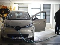 
	CEO-ul aliantei Renault-Nissan: &quot;Automobilele electrice raman un pilon, chiar daca amanam obiectivele&quot;. Grupul estima vanzarea a 1,5 mil. de masini in urmatorii doi ani

