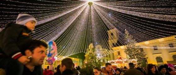 Mii de persoane au participat la deschiderea Targului de Craciun de la Sibiu