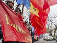 
	Mii de moldoveni au manifestat impotriva unui acord de asociere cu UE
