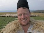 Tanarul de 29 de ani care l-a descoperit pe Ghita ciobanul, omul care are jumatate de milion de fani pe Facebook