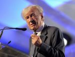 Elie Wiesel, laureat al Premiului Nobel pentru Pace, primeste Medalia Prezidentiala de la Shimon Peres