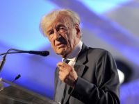 Elie Wiesel, laureat al Premiului Nobel pentru Pace, primeste Medalia Prezidentiala de la Shimon Peres