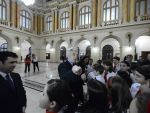 Isarescu: Romania, sub media mondiala la educatie financiara. Copiii trebuie invatati despre bani