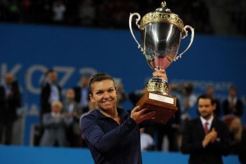 Ani de sacrificii, disciplina spartana si copilarie petrecuta pe terenul de tenis. Reteta succesului Simonei Halep, cel mai performant sportiv din 2013