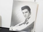 Un pick-up al cantaretului Elvis Presley, scos la licitatie, in Marea Britanie