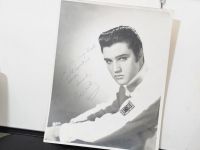 Un pick-up al cantaretului Elvis Presley, scos la licitatie, in Marea Britanie