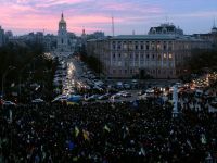 Peste 1.000 de manifestanti blocheaza accesul in sediul guvernului din Ucraina