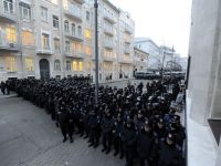 
	Manifestantii ucraineni incearca sa blocheze sediul Guvernului
