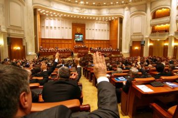 Parlamentul a adoptat bugetul pe 2014. Ponta: Reprezentantii FMI vin dupa promulgarea legii. Nu sunt la dispozitia hachitelor unui om politic din Romania