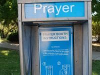 Primaria din Kansas City a instalat cabine telefonice pentru rugaciune