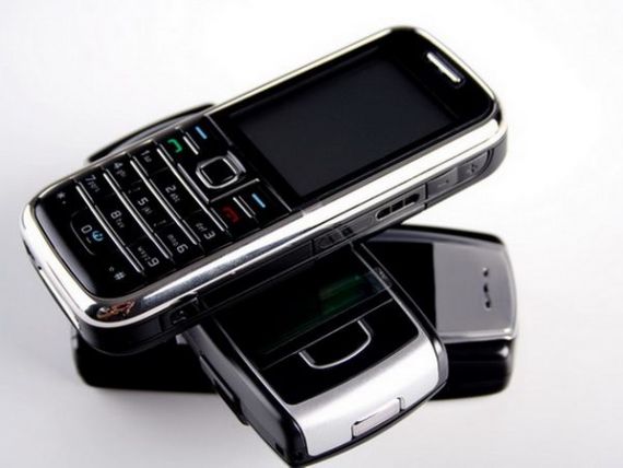 Saltul de la telefonul cu clapeta si antena de 2 cm, la touchscreen si wireless . 70 de ani de telefonie mobila. Ce a fost inainte de smartphone, telefon cu internet si ecran tactil (II)