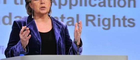 CE cere guvernului britanic sa nu mai atace libertatea de circulatie in UE: Solutia este aplicarea legilor, nu stoparea procesului de imigrare