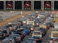 
	Germania vrea sa introduca taxa de autostrada pentru soferii straini. Tarile vecine sunt revoltate si acuza cea mai mare putere a Europei de discriminare
