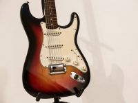 O chitara electrica a lui Bob Dylan, vanduta pentru suma record de aproape 1 mil. dolari