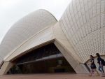 Placi din acoperisul Operei din Sydney, puse in vanzare pe internet
