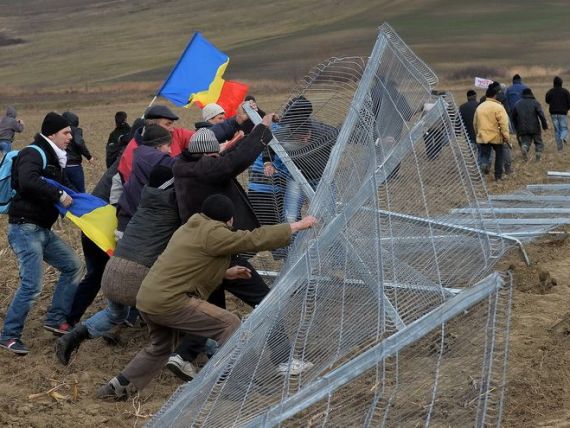 Ponta, despre protestele de la Pungesti: Nu mi-am inchipuit ca cineva o sa rupa gardurile companiilor americane in Romania