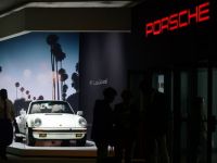 
	Porsche plateste bonusuri de pana la 9.000 euro angajatilor, in timp ce Volkswagen, compania mama, face concedieri
