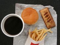 
	Vanzarea produselor de tip fast-food si a cafelei, interzisa in incinta scolilor din Timisoara

