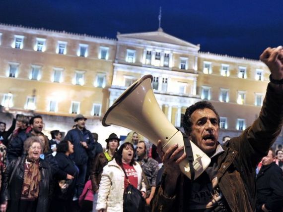O treime din populatia Greciei are datorii la stat
