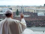Papa Francisc indeamna la pace in mesajul sau de Craciun