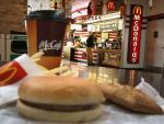 LuxLeaks: Scandalul ocolirii taxelor ajunge la McDonald s. Sindicatele reclama gigantul american la CE, pentru neplata unui miliard de euro