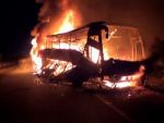 Un autocar cu romani a ars in Ungaria, pasagerii si soferii sunt nevatamati