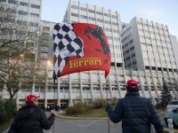 Un jurnalist deghizat in preot a incercat sa intre in camera de spital a lui Schumacher. Starea fostului pilot, stabila