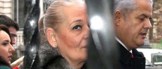 Adrian Nastase, condamnat definitiv la 4 ani de inchisoare cu executare in dosarul Zambaccian. 1,8 mil. lei, bani confiscati de la familia Nastase
