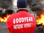 Doi sefi ai companiei de anvelope Goodyear, luati ostatici de angajati, dupa ce au hotarat inchiderea unei fabrici in Franta