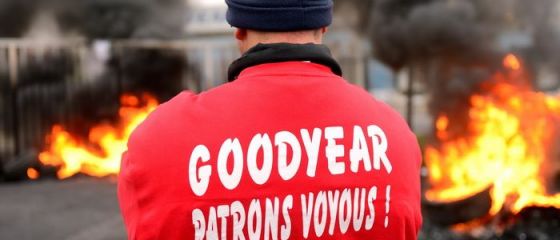 Doi sefi ai companiei de anvelope Goodyear, luati ostatici de angajati, dupa ce au hotarat inchiderea unei fabrici in Franta