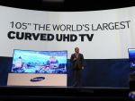 Televizorul cu diagonala de 105 inci, care se indoaie pur si simplu spre privitor. Revolutia de 70.000 de dolari bucata. Samsung si LG au luat fata CES 2014