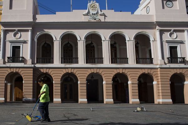 Criza financiara ingroapa Puerto Rico. Statul insular ramane fara ...