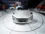 Vanzarile auto la nivel global au depasit pentru prima data pragul de 80 mil. unitati, in 2013. Un sfert s-au vandut numai in China. Audi si Porsche au batut recorduri