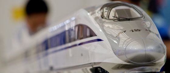 Doua trenuri s-au ciocnit in Elvetia, cateva zeci de persoane ranite