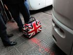 Functionarii ce se ocupa de imigratie si cei care obtin respingerea recursurilor formulate de solicitantii de azil, recompensati cu cecuri cadou in Marea Britanie