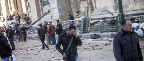 Cel putin cinci morti la Cairo, intr-o serie de atentate cu bomba vizand politia