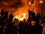 Criza din Ucraina. Mii de protestatari au luat cu asalt o cladire ocupata de peste 200 de forte speciale