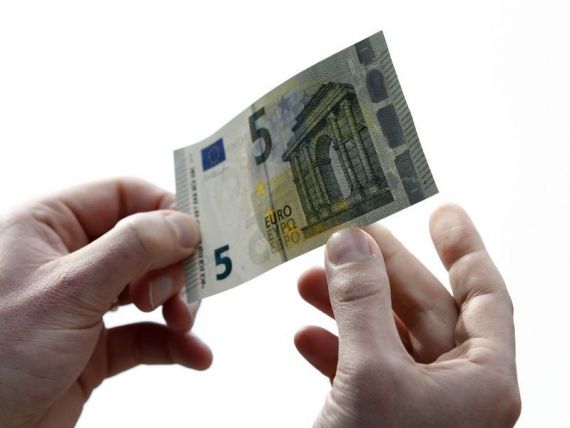 Economist HSBC: Europa se indreapta spre deflatie. Euro va urma soarta dolarului australian, care e in cadere libera
