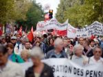 Mii de persoane manifesteaza la Paris impotriva politicii presedintelui Hollande