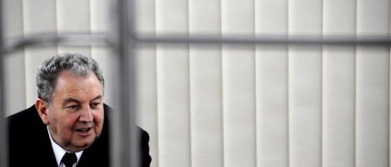 Omul de afaceri Ilie Carabulea si reprezentanti ai Carpatica Asigurari si ai Autoritatii de Supraveghere Financiara, vizati intr-un dosar de coruptie