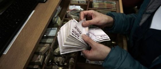 Tara candidata la UE, care nu-si mai poate opri moneda din cadere. Reuniune de urgenta la Istanbul, dupa ce lira turceasca s-a prabusit in fata euro si a dolarului