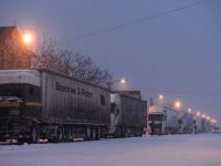 
	Ciclonul care a adus iarna peste Romania a lovit si economia. Transportatorii: daca jumatate dintre masinile noastre raman in nameti, pierderile ajung la 10 mil. euro/zi
