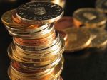 Deficitul bugetar la finele anului a fost de 2,5%, in tinta cu convenita cu FMI si Comisia Europeana. Veniturile si cheltuielile au scazut ca pondere in PIB