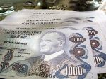 Turcia salveaza monedele emergente. Lira inregistreaza cea mai puternica apreciere din 2008, dupa o decizie soc a bancii centrale de la Ankara. Bursele mondiale, in crestere