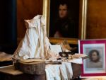 Ultimele articole vestimentare purtate de Imparatul Napoleon I, scoase la licitatie