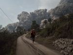 Cel putin 14 morti in urma eruptiei unui vulcan, pe Insula Sumatra, in Indonezia