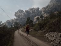 Cel putin 14 morti in urma eruptiei unui vulcan, pe Insula Sumatra, in Indonezia