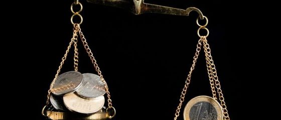 Referinta BNR a scazut usor, la 4,5144 lei/euro. Ruperea coalitiei de guvernare a influentat marginal evolutia monedei nationale