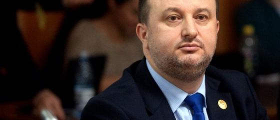 Chitoiu si Gerea si-au inregistrat oficial demisiile la cabinetul premierului. Basescu a semnat decretele pentru interimatele lui Ponta si Nita, la Finante, respectiv Economie